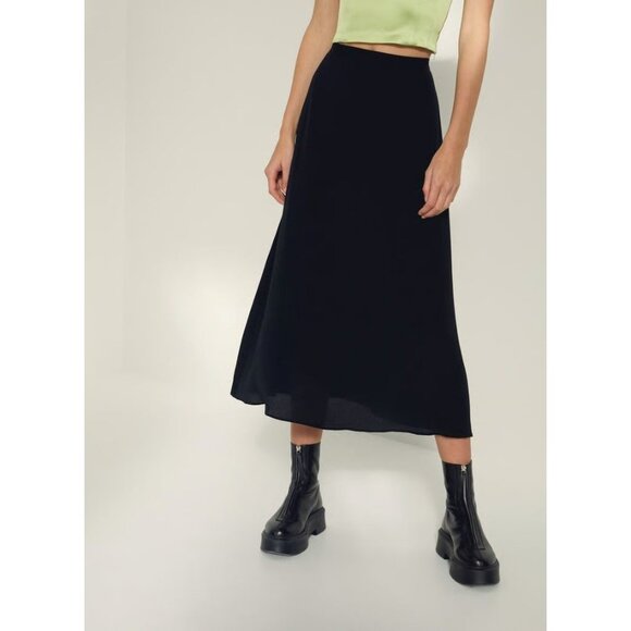 Aritzia WILFRED Classic Black Crepe High Waisted A-Line Midi Skirt, Size 6 - Picture 12 of 14